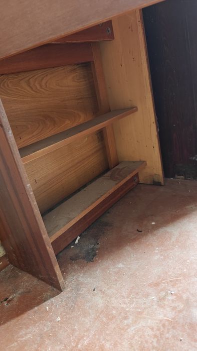 Віддам безкоштовно стіл-книжка