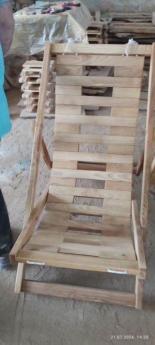 Садовий шезлонг для відпочинку