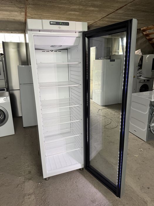Холодильна вітрина GRAM KG410LGL16W