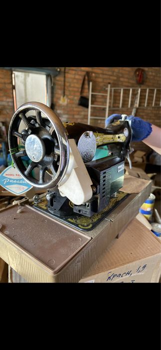 Машинка швейная