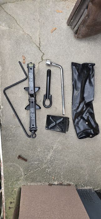 Podnośnik Toyota Yaris ll