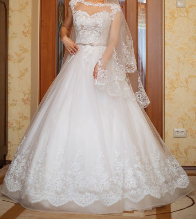 Весільна сукня (жіноча)