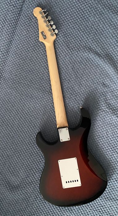 YAMAHA Pacifica 112j OVS та комбік mooer hornet 15w