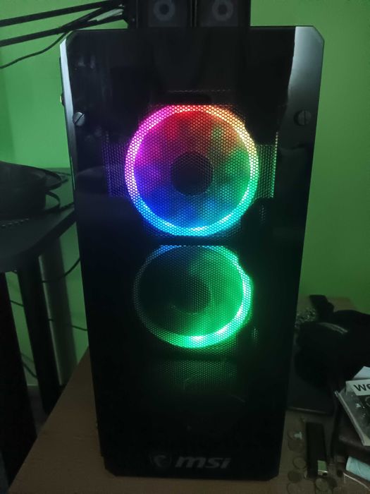 Komputer Gamingowy 16GB  RX 570 intel i5 SSD RGB czarny