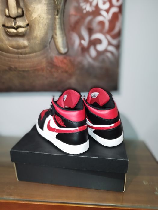 Air jordan 1 Mid 
como novos!! foram usados apenas