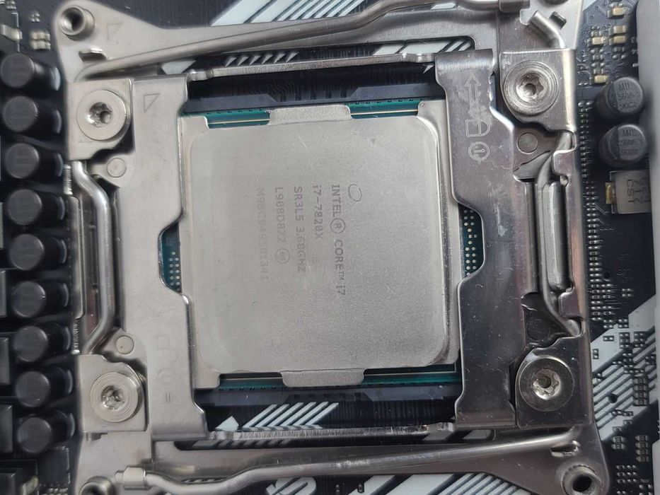 i7 7820x - купити комп'ютери та комплектуючі - Ціна на OLX.ua