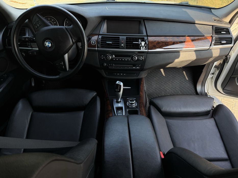 BMW X5 2012 року