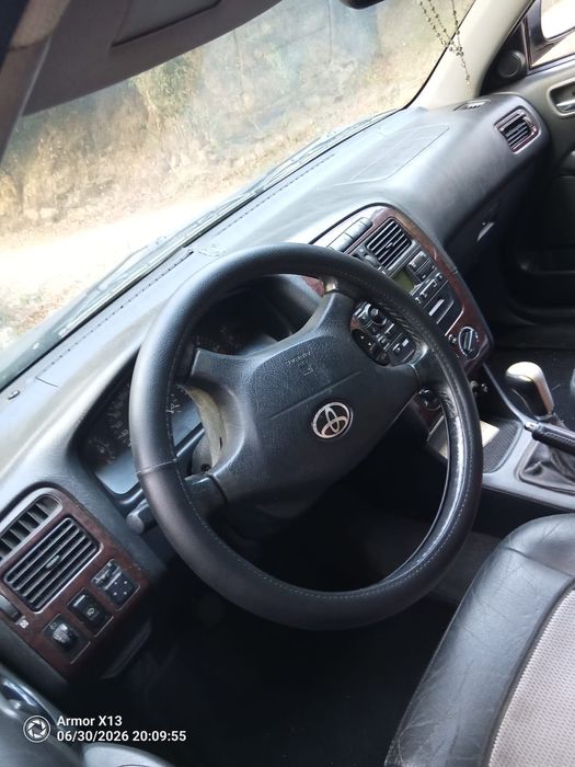 Carro Toyota Avensis