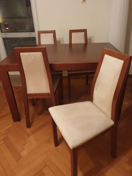 Stół i 4 krzesła sprzedam