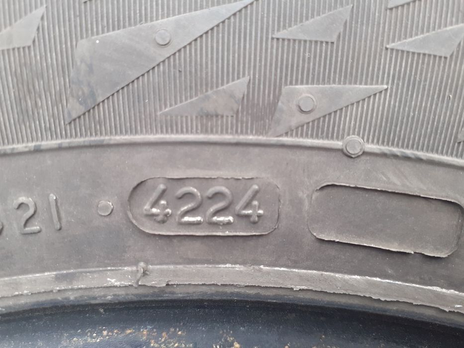 4 bardzo mało używane opony zimowe NOKIAN 185 65 R15 stan bdb, 2024rok