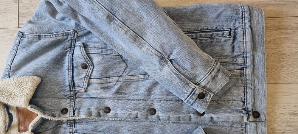 Levis L.         .