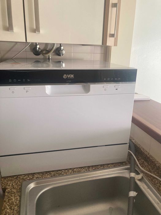 Máquina de lavar loiça VOX LCT8F Compacta, muito pouco uso.