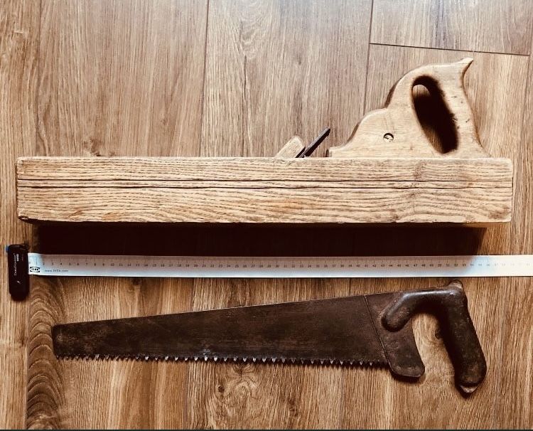 Гвозди обивочные декоративные , винты , шурупы , инструменты .