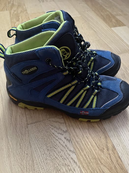 Продам дешево термоботинк, 22,5см