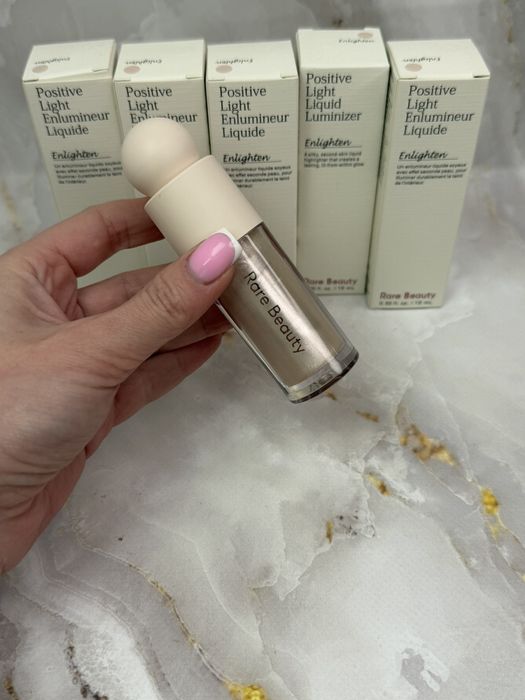 Хайлайтер Rare Beauty Enlighten рідкий