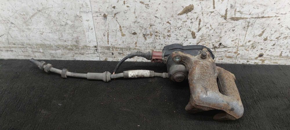 Audi A4 B8 Kombi Avant Zacisk Hamulcowy Elektryczny Prawy Tylny PT