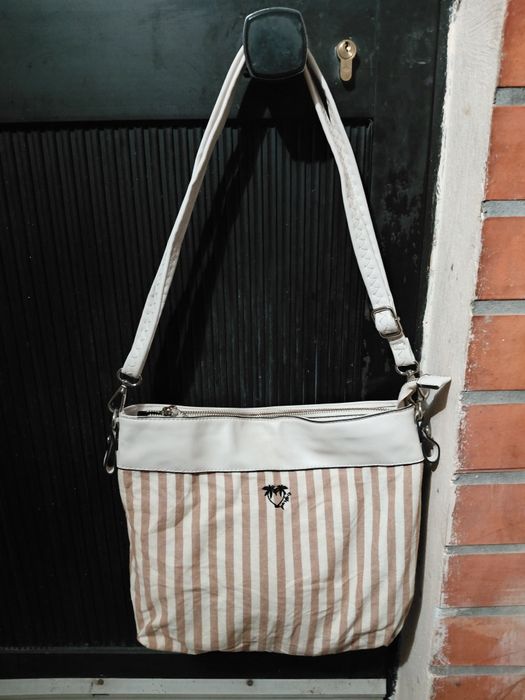 Mala de senhora em bom estado geral 4€