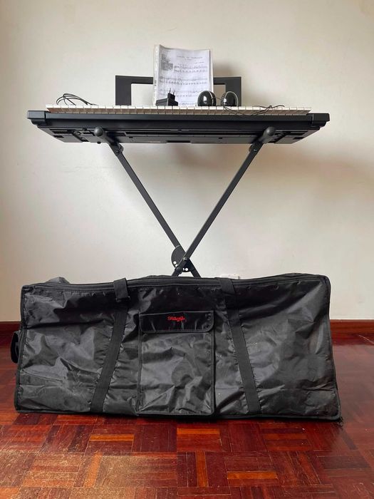 Yamaha PSR-E243 + Suporte e Mala de Transporte