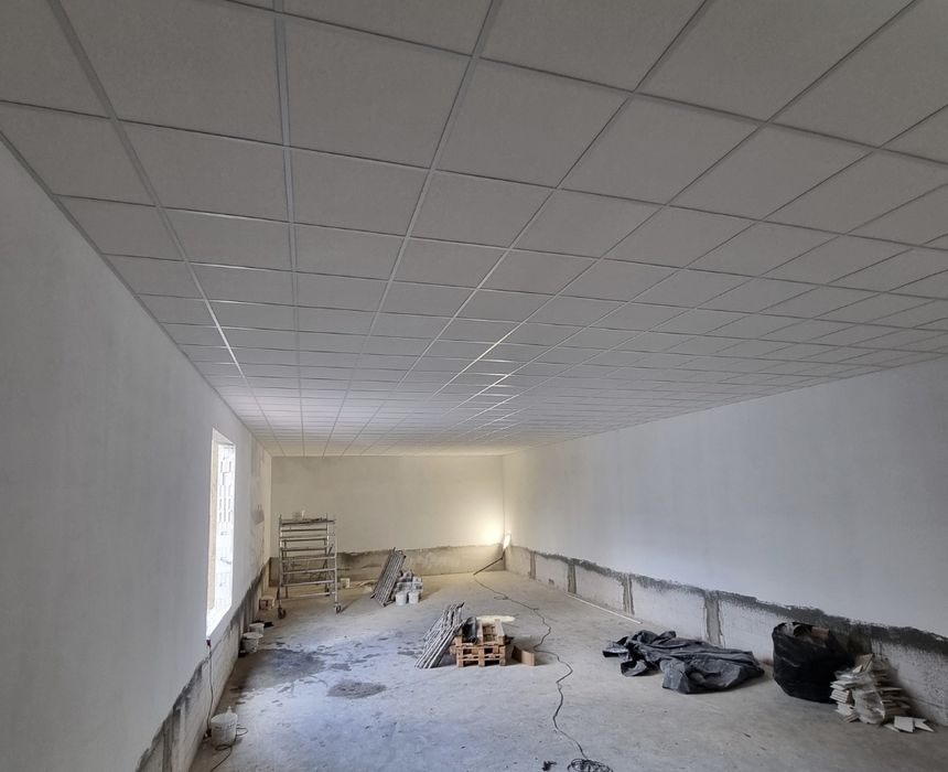 Montaż sufitów podwieszanych owa armstrong