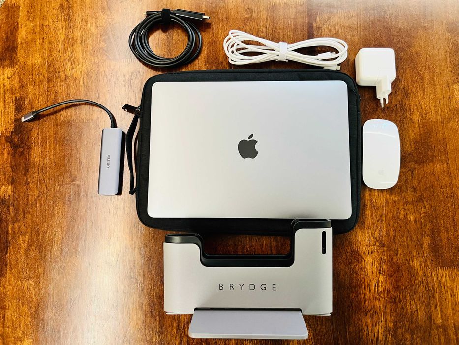 MacBook M1 16GB RAM 256GB Dysk Sprzedam/Wymienię + dodatki