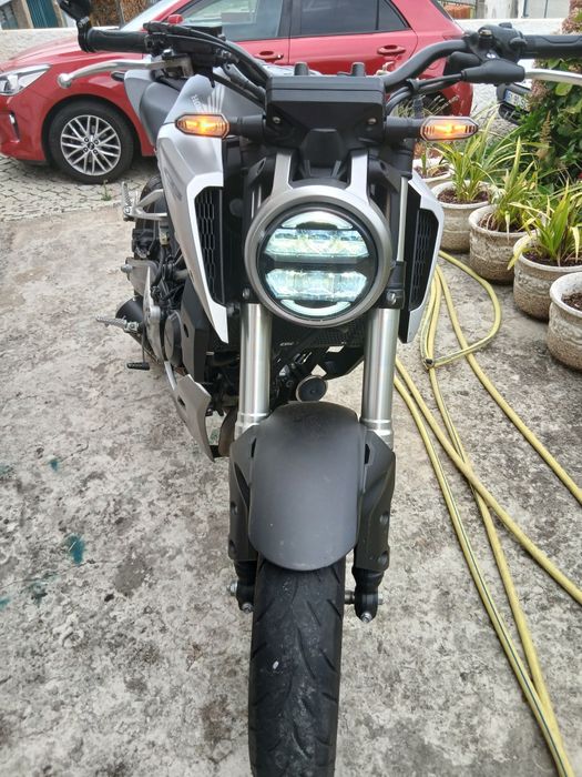 Honda  CB125r como nova