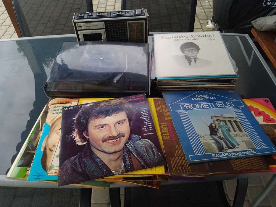 Sprzedam adapter wraz z dużą ilością płyt winylowych