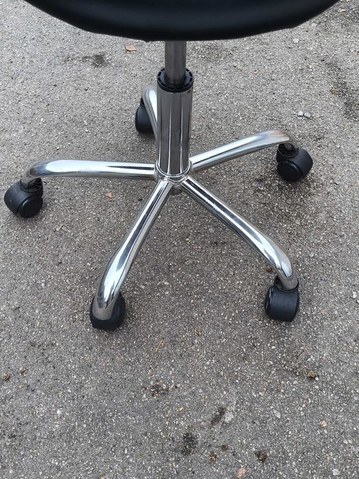 Косметологическое кресло  (стул мастера)