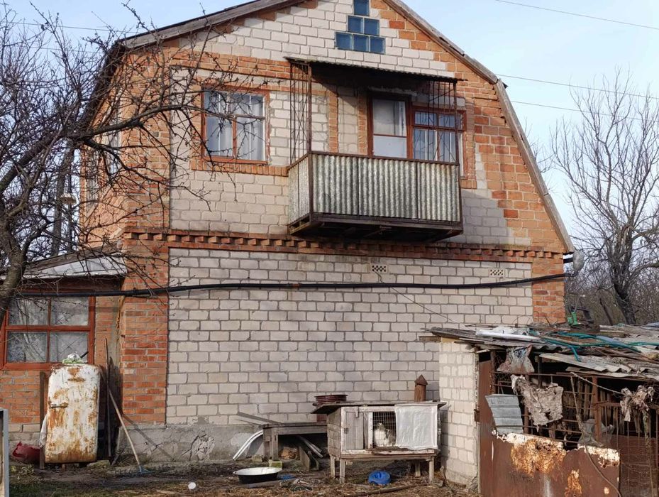 Продається дачний будинок за межами міста