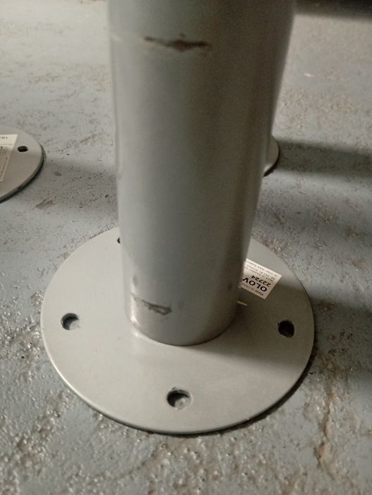 Pernas reguláveis em altura - IKEA