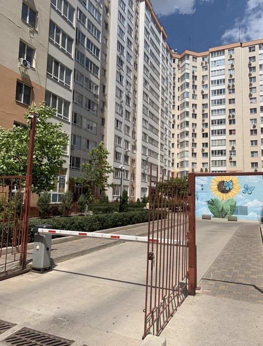 Затишна квартира в ЖК Радужний -поруч море та все необхідне!