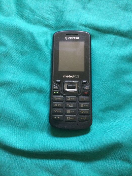 Мобильный телефон рабочий КУОСЕRA metro