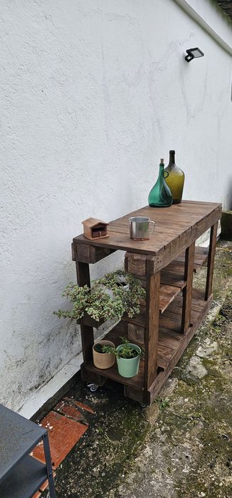 **Mesa de Jardim em Madeira de Paletes - Feita à Mão!**
