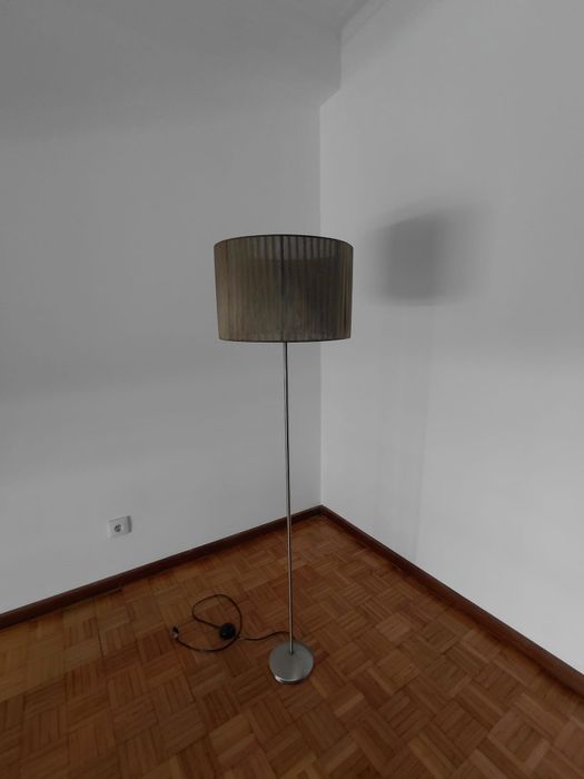 Candeeiro de pé em inox