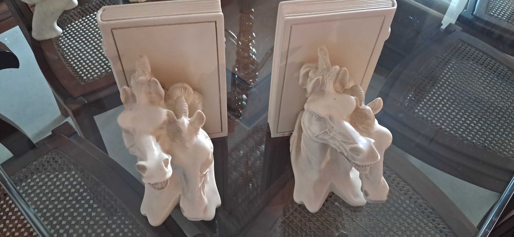 Serra Livros em Marmore * Cabeca de Cavalos