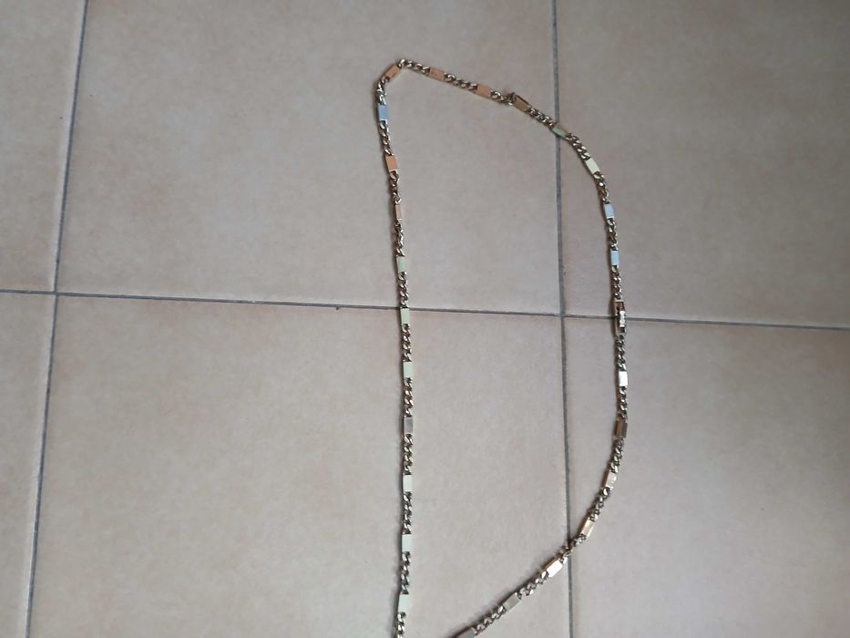 Colar/fio em metal dourado 61cm