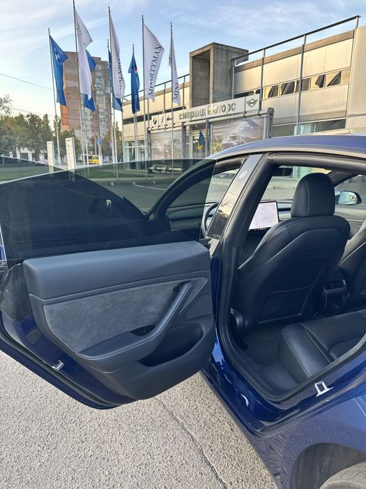 Tesla 3 21год 82.5 kw полный привод 460км