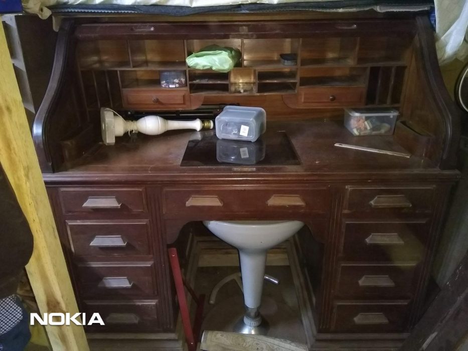 Escrevaninha antiga toda macissa