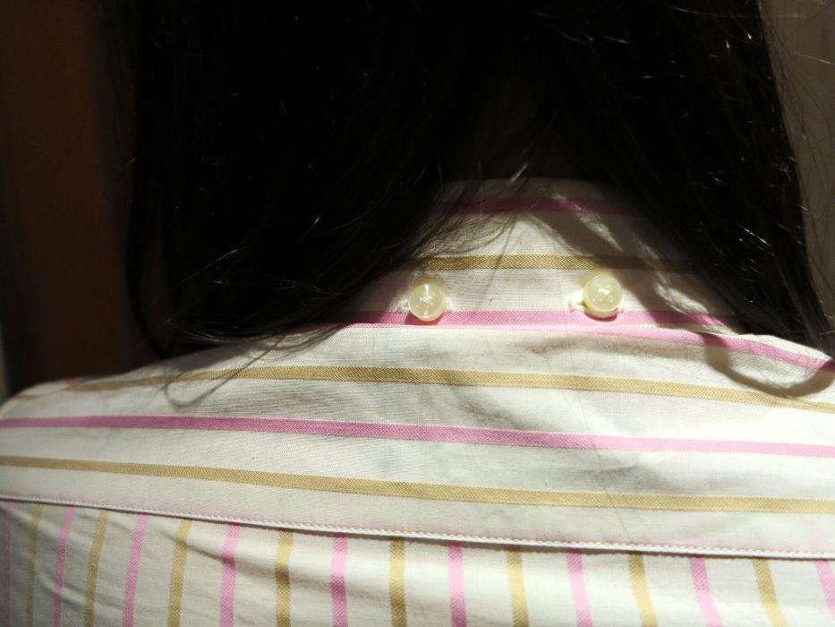 Camisa listada branca e rosa, cintada