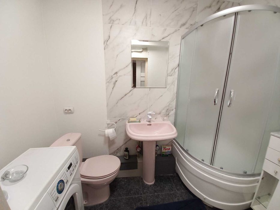 Здам в оренду 1к квартиру біля метро. Без комісії