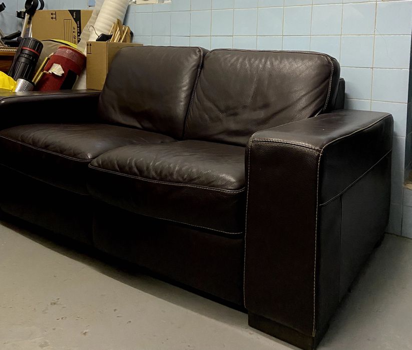 Sofá Novo em Pele