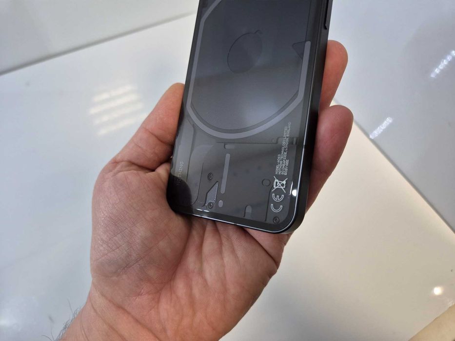 Nothing Phone 1 z pamięcią 12/256GB