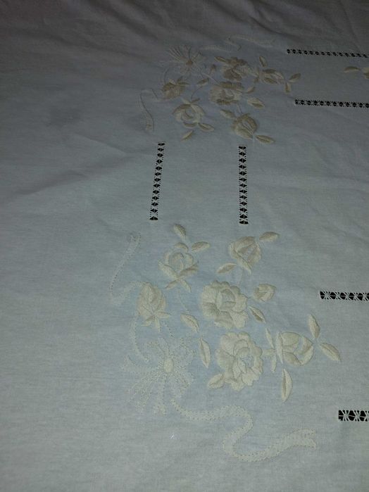 Toalha de linho bordada 2.5m por 1.7m