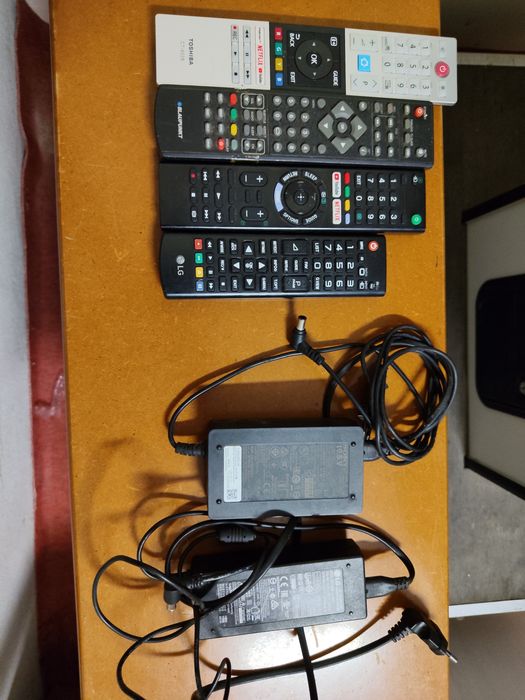 Lote de 4 televisores– Para reparação ou peças