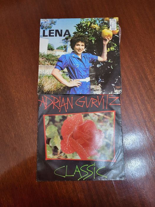 Various old vinyl records430364032448614402