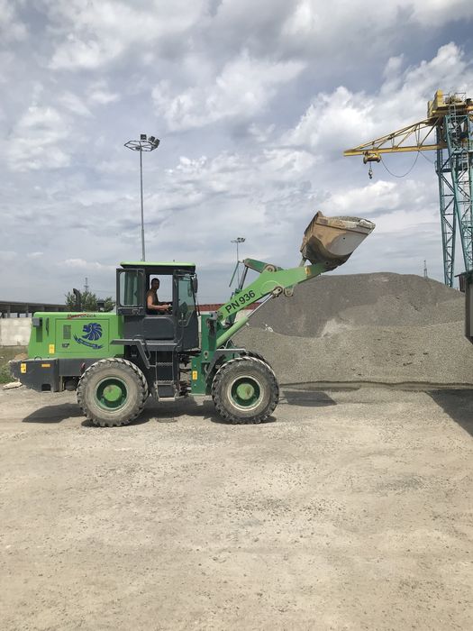 Песок  Щебень любой фракции.