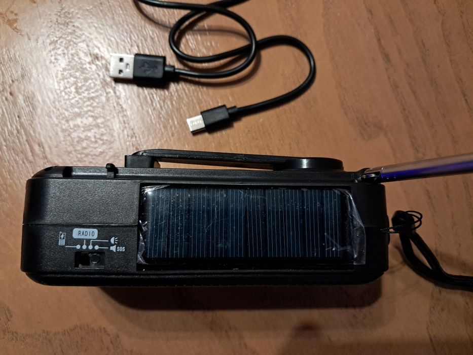 Rádio de Emergência com Manivela e Lanterna LED