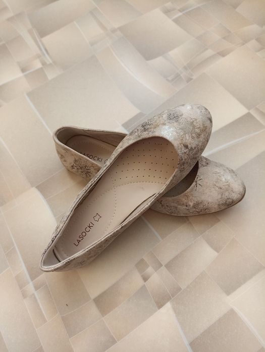Шкіряні балетки Lasocki