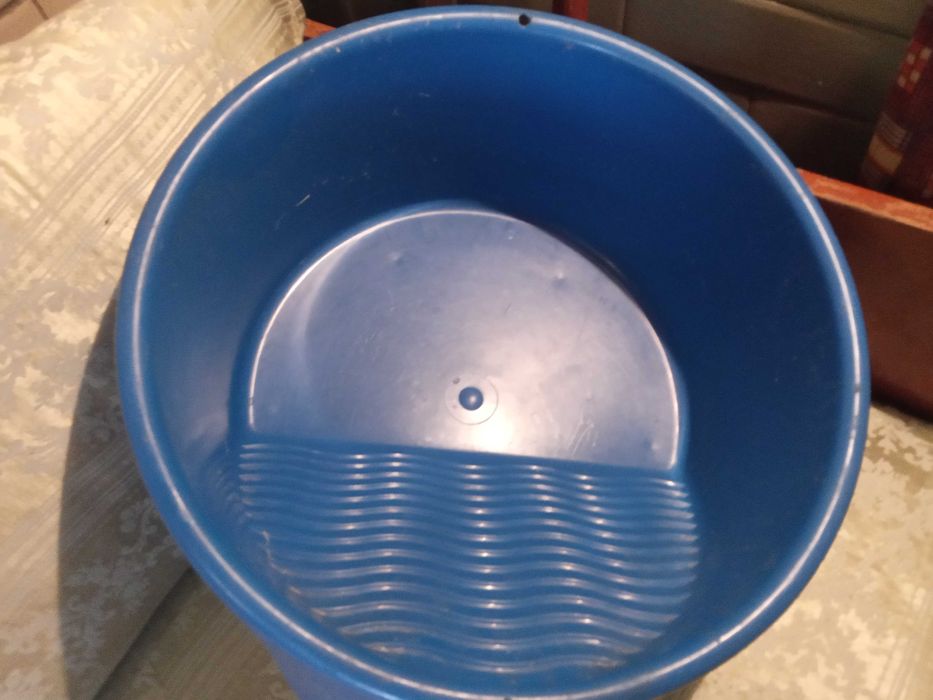 ТАЗ побутовий    синього кольору