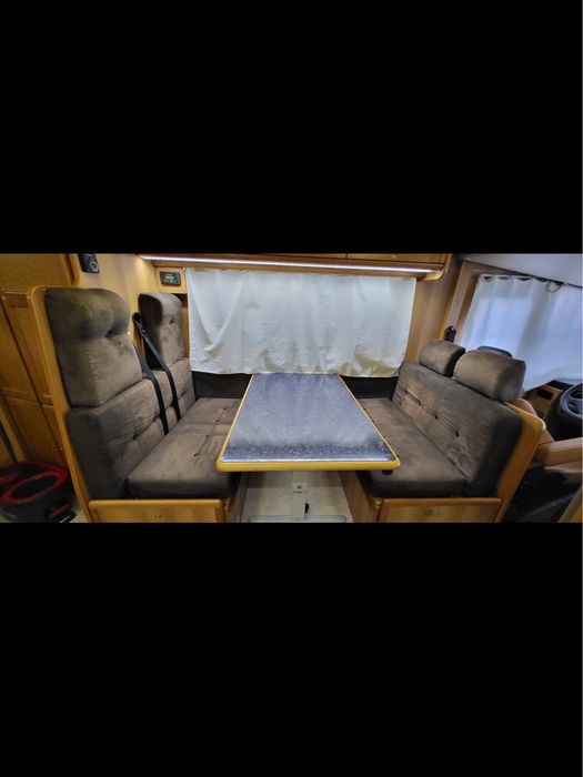 Autocaravana Mercedes.