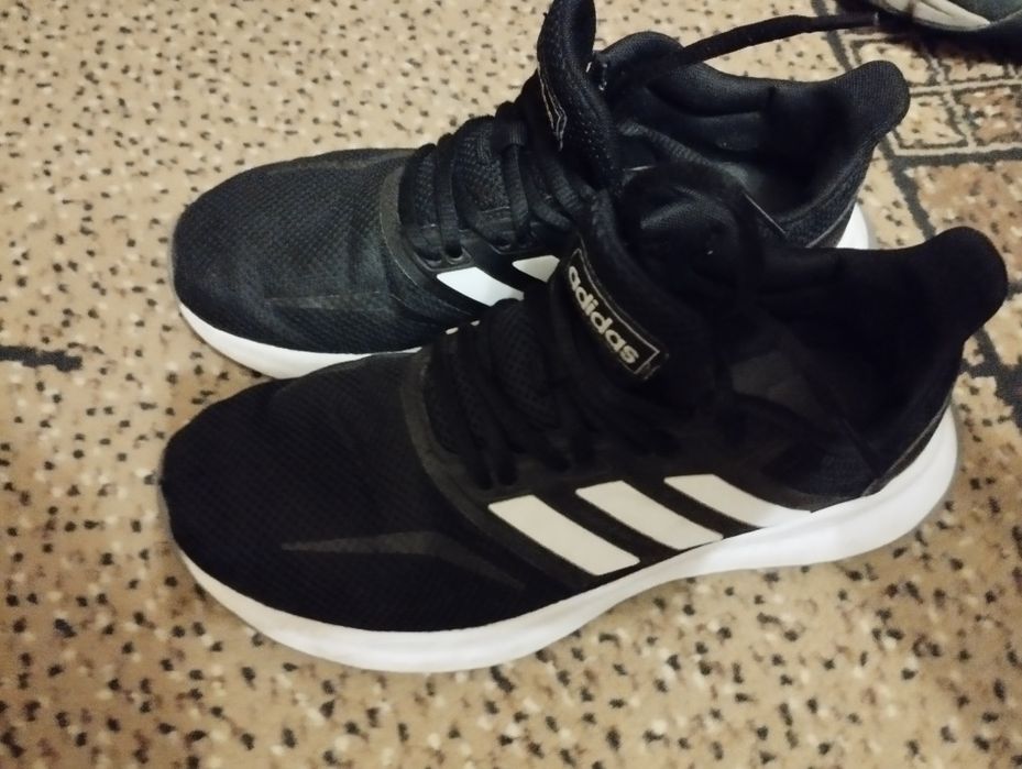 Кросівки орегінал на устіку 24.5